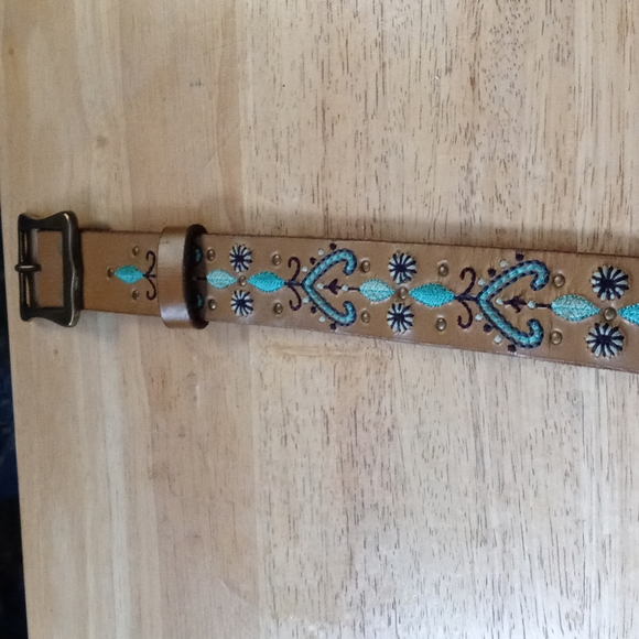 🎷🎻LUCKY BRAND ICONIC 🎺🎸INDIAN INSPIRED ARTISAN DESIGNER EMBROIDERED BELT. - Picture 3 of 4